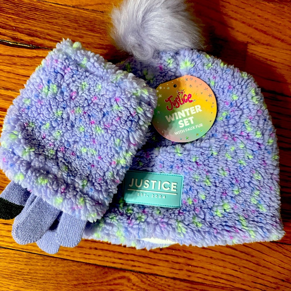 Cute purple hat and gloves, warm